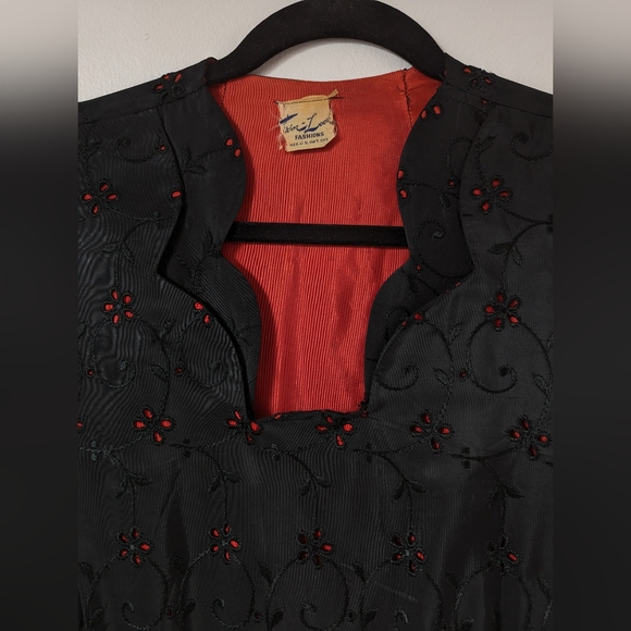 1950s gorgeous black and red taffeta scalloped dress - Picture 2 of 9